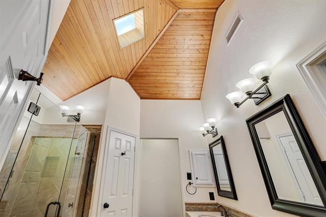 Building Photo - 732 Greenway Dr