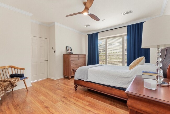 Building Photo - 22007 Crossbrook Dr