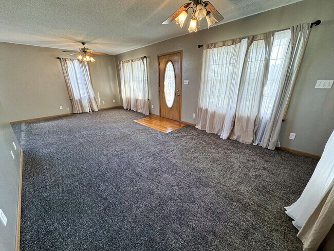 Building Photo - 402 S Illinois St