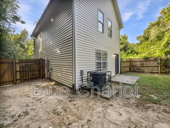 Building Photo - 311 Burnette St