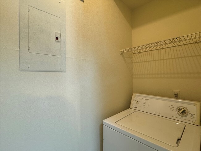 Building Photo - 6500 Harbor Town Dr