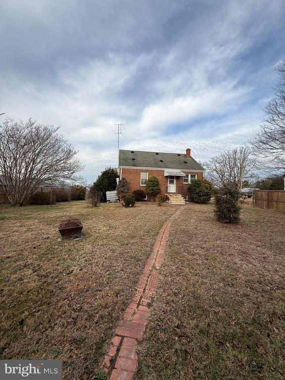 Building Photo - 11 Strawberry Ln