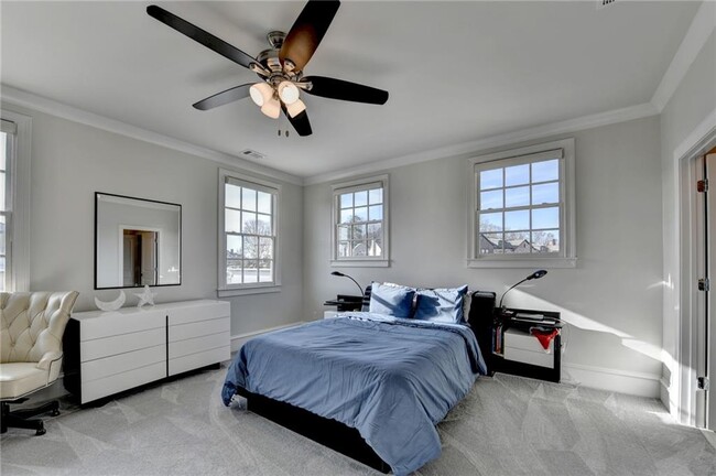 Building Photo - 120 Grand Cres