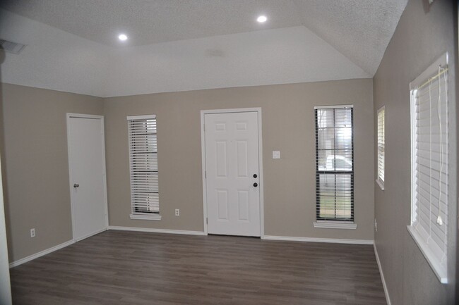 Building Photo - Charming 3 bed/ 2 bath home in Killeen!!!