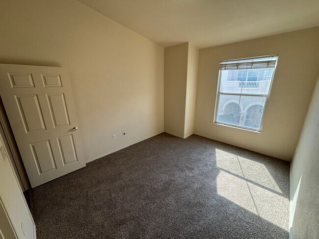 Building Photo - Fantastic 2Bed/2Bath Condo in Southwest Area