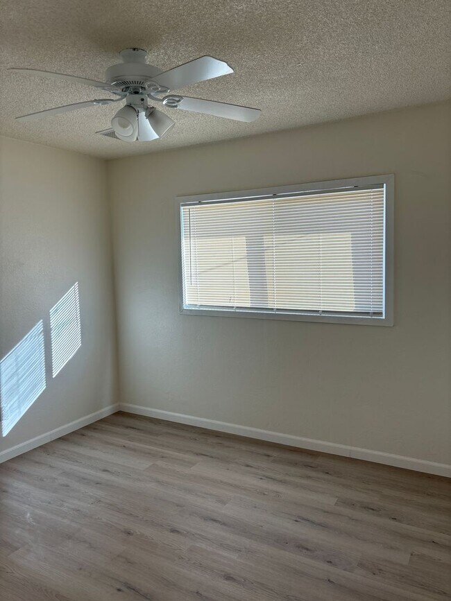 Building Photo - 72265 Sun Valley Dr