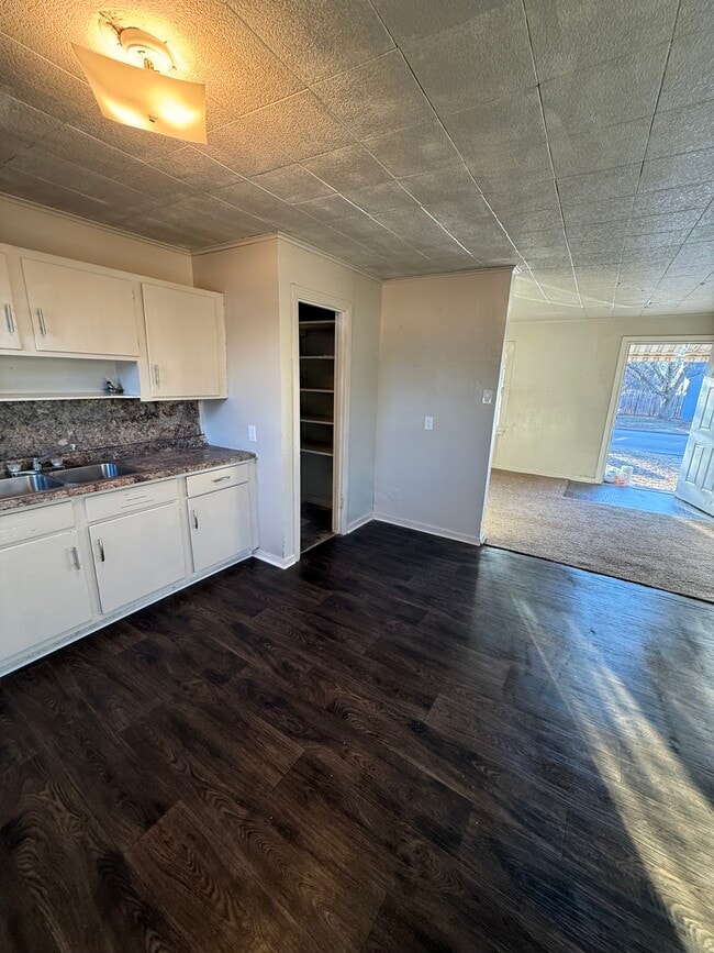 Building Photo - 1913 Gilbert Ave