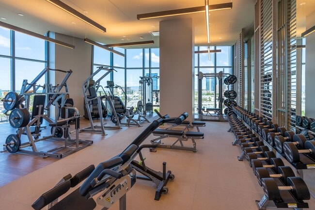 Building Photo - New Koula STUDIO