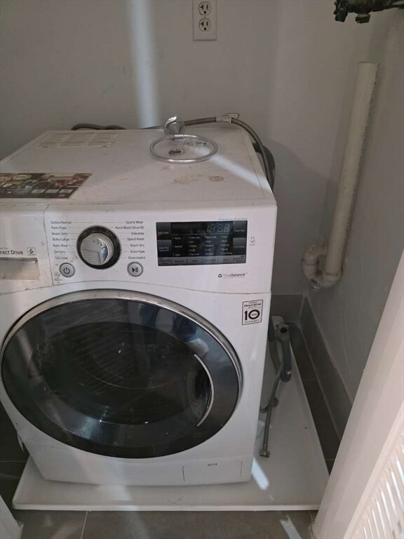 Building Photo - 574 Washington St