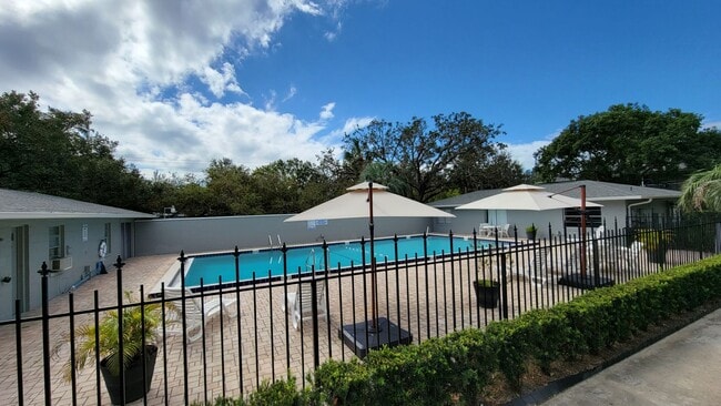 Building Photo - 1 Bedroom/1 Bathroom 2nd Floor Condo at Sandlewood Villas AVAILABLE MAY 1st!