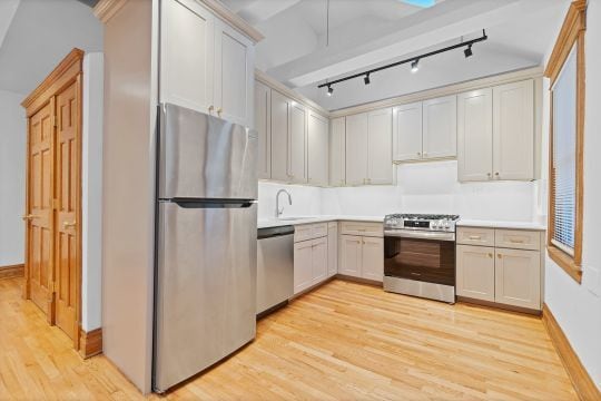 Building Photo - 2239 N Clybourn Ave