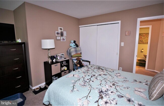 Building Photo - 1303 Blossom Cir