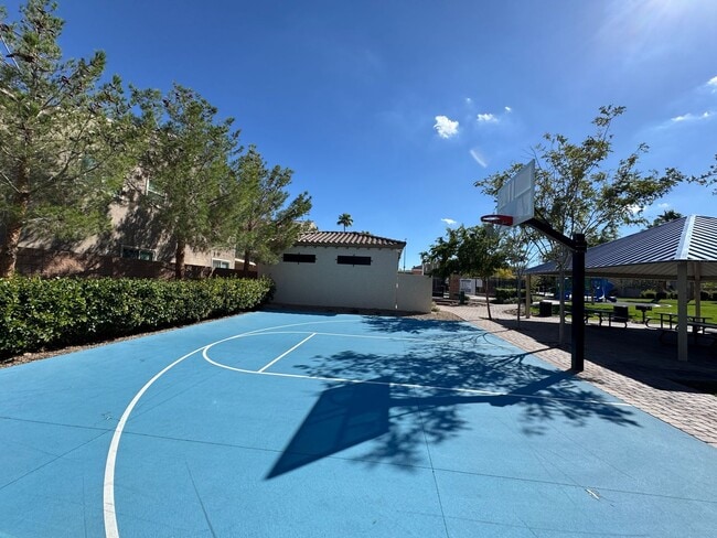 Building Photo - Newer Home with Gated Community Single Fam...