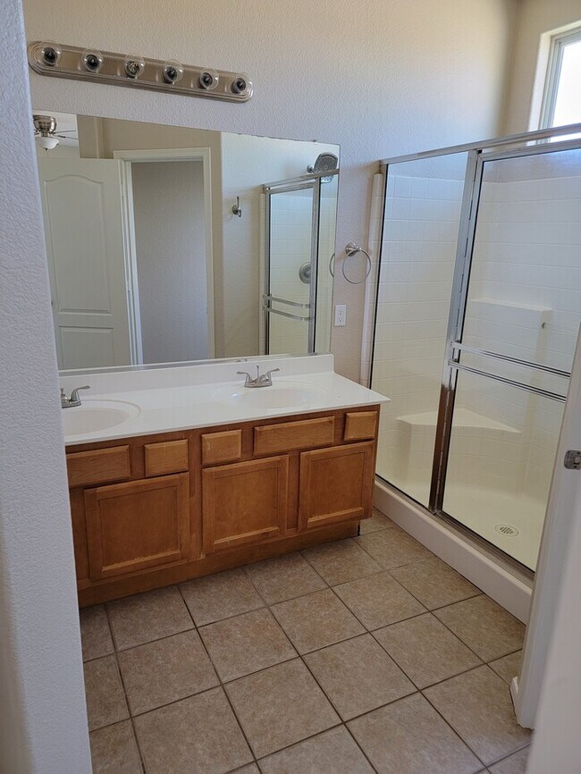 Building Photo - Fantastic 4-Bedroom, 2-Bathroom home For Rent in Avondale!
