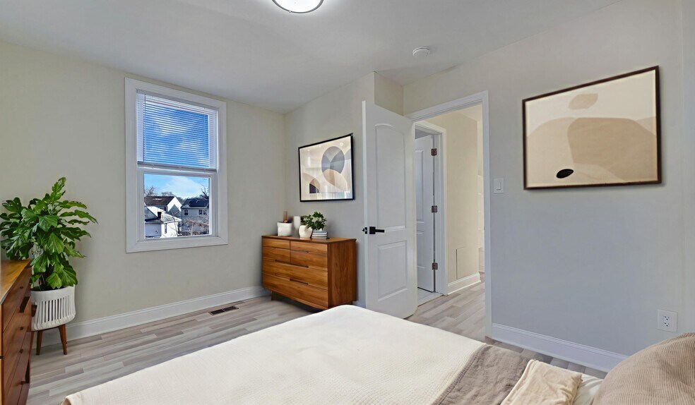 Building Photo - 5338 Jay St NE