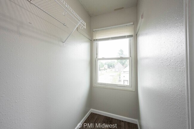 Building Photo - Cozy 2 Bed Apartment in Indianapolis with ...
