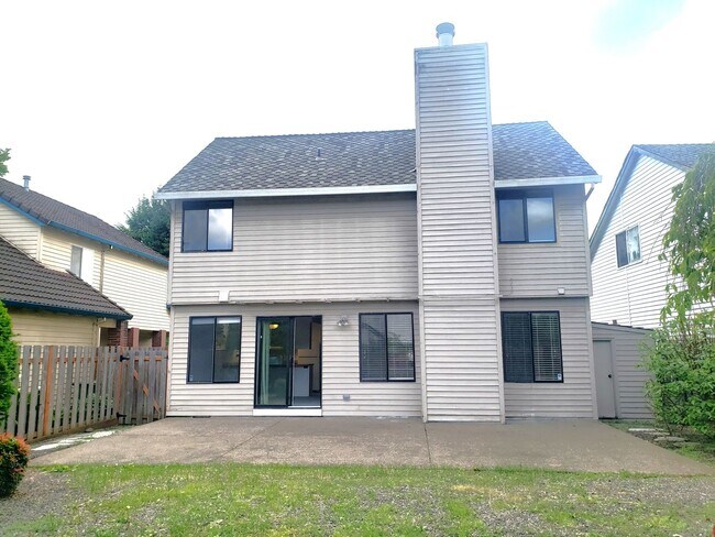 Building Photo - Two Level House in Summer Lake Neighborhood
