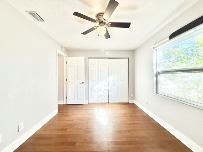 Building Photo - 6475 Cedarbrook Dr