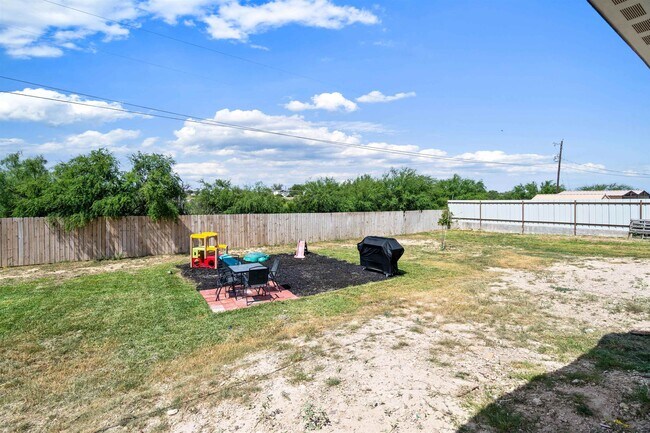 Building Photo - 204 Shadow Mountain Dr