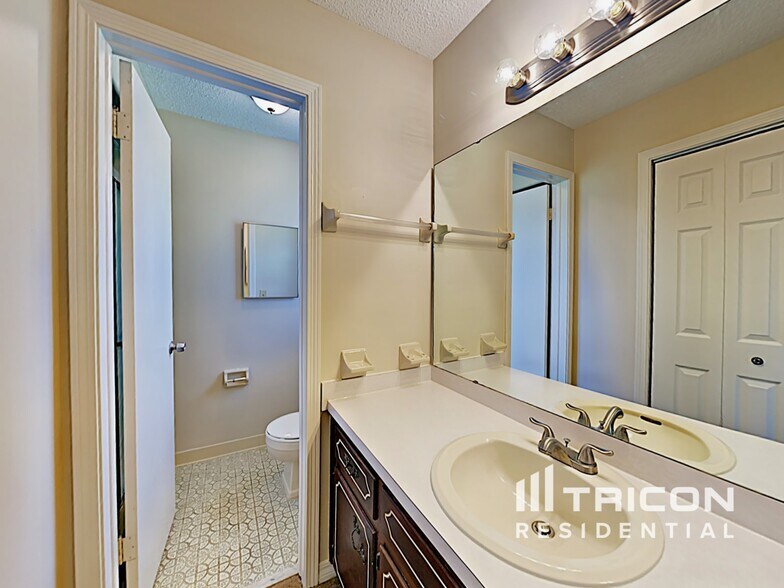 Building Photo - 2036 Pompano Pkwy