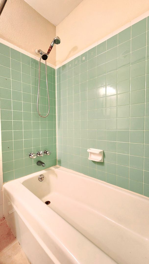Building Photo - $500 bonus & Cozy 3 bed/1 bath home with s...