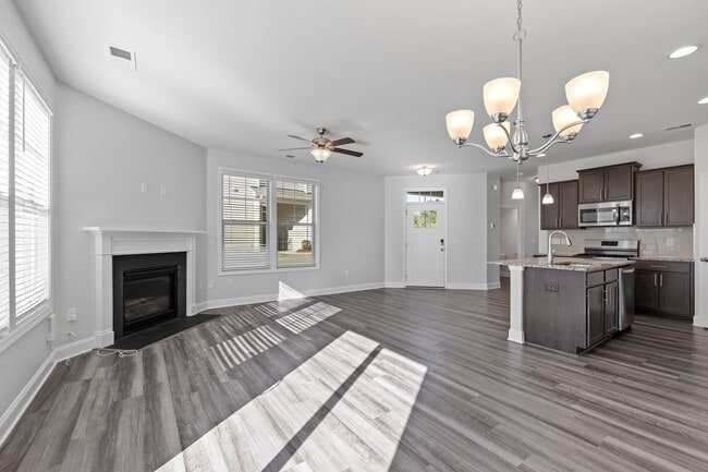 Building Photo - **Spacious 3/2.5 Townhome in Durham**