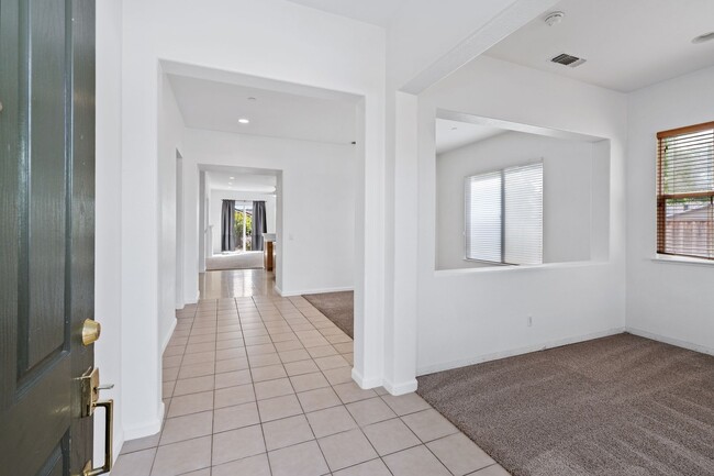 Building Photo - Spacious 3-Bed, 2-Bath Single Level Home