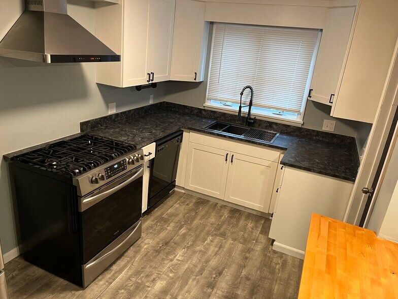 Kitchen - 215 Fay Rd