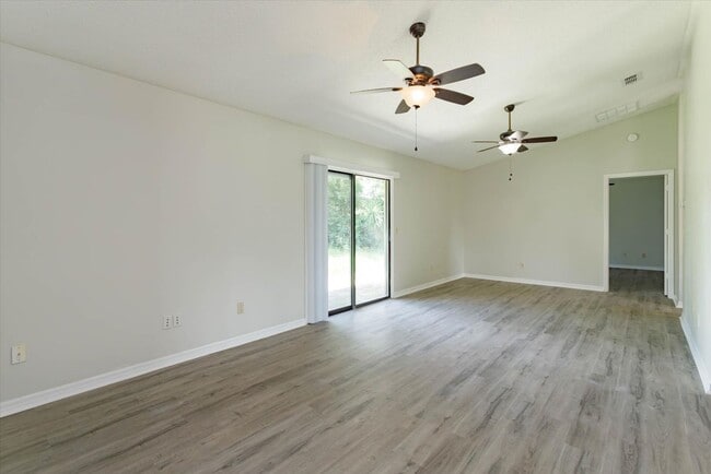 Building Photo - Gorgeous Single Family