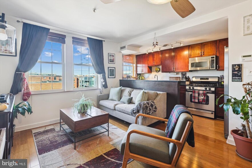 Living room - 1417 Newton St NW