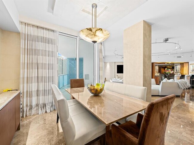 Building Photo - 333 Las Olas Way