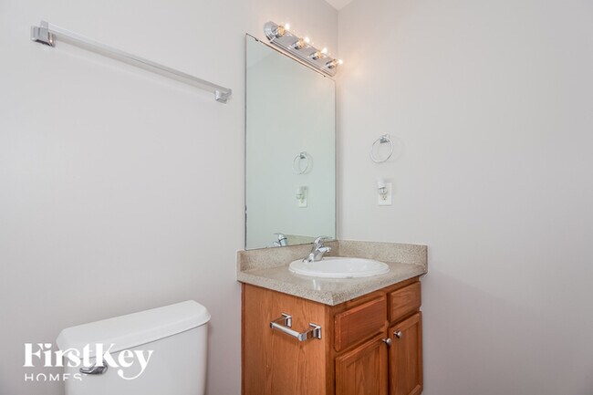 Building Photo - 2826 Cartesian Dr