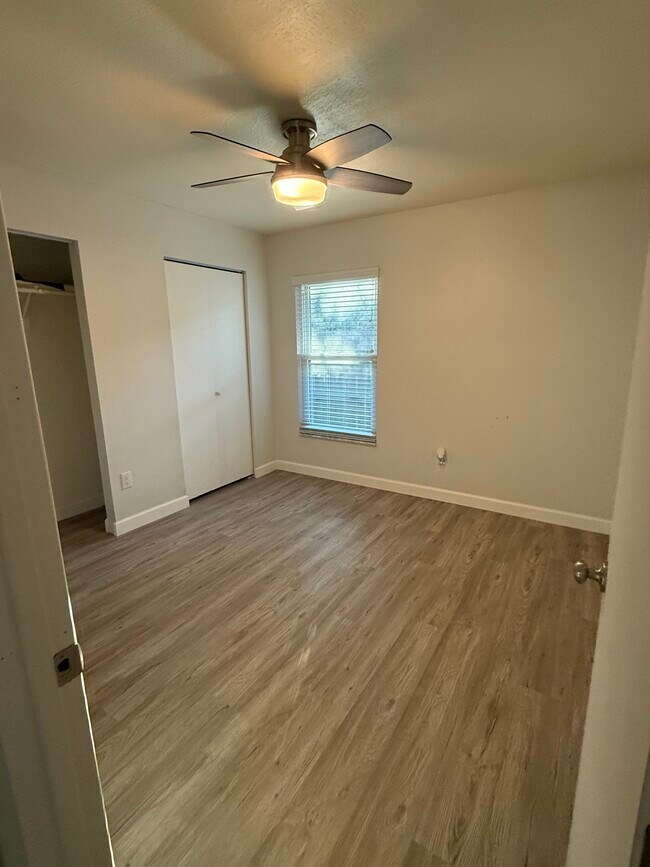 Building Photo - 11827 Hickorynut Dr