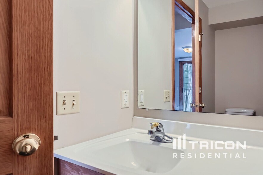 Building Photo - 4845 Orleans Ln N