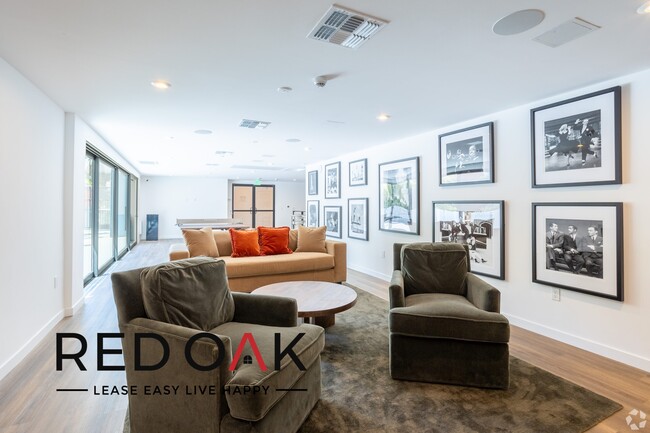 Building Photo - Elegant One Bedroom Penthouse Drenched in ...