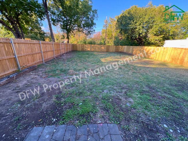 Building Photo - 1605 NW Irwin Ave