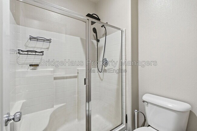 Building Photo - 425 S Meadowbrook Dr