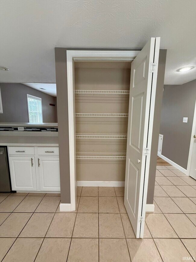 Building Photo - 3360 S Oaklawn Cir
