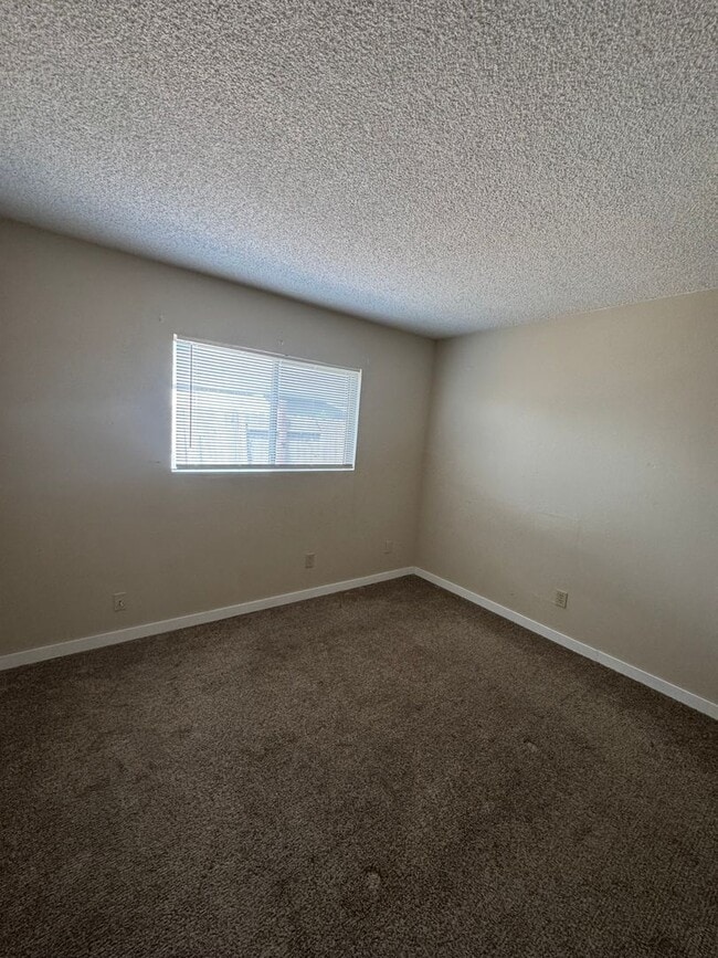 Building Photo - 5574 Mountain View Dr