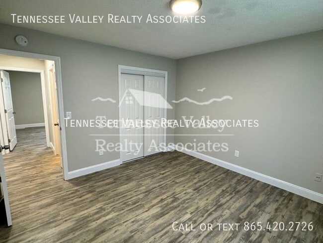 Building Photo - 997 Kirk Ave