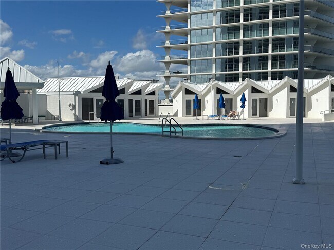 Building Photo - 16711 Collins Ave