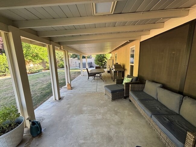 Building Photo - Stockdale Country Club 3 Bedroom Home with Paid Solar, Sunroom, RV Parking, and Ample Storage