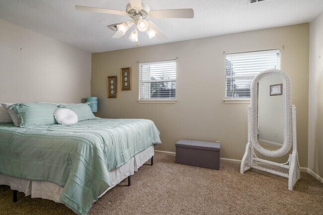 Building Photo - 1032 Fairfax Dr