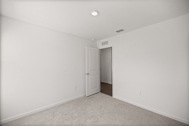 Building Photo - 3 Bedroom Home in NE Ocala – Available Early September!