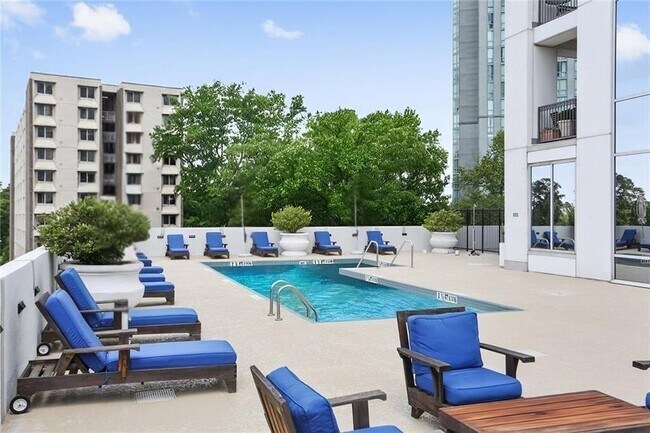 Building Photo - 2828 Peachtree Rd NW