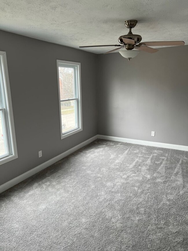 Building Photo - Gorgeous 4 bed, 2.5 bath stunner in Lakewood!