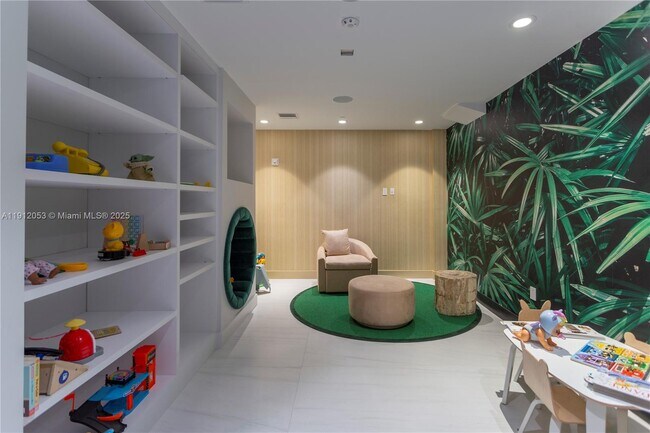 Building Photo - 17550 Collins Ave