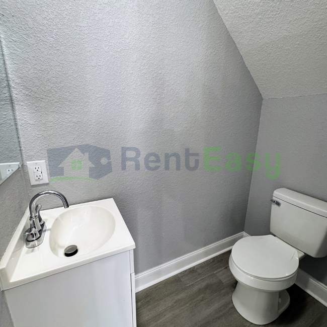 Building Photo - 511 Mason Ave