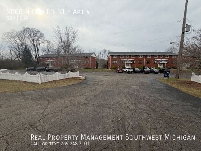 Building Photo - 2000 US-31