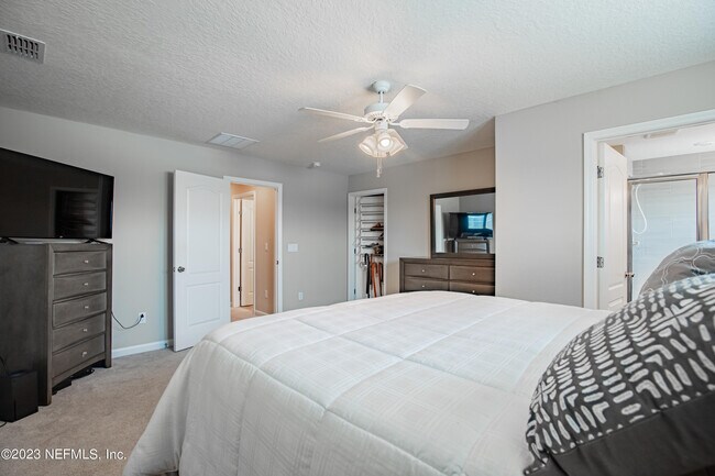 Building Photo - 10377 Benson Lake Dr